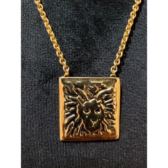 Womens Gold Tone Anne Klein Lion Head Square Pendant Necklace /Spring Ring Clasp - Picture 3 of 6